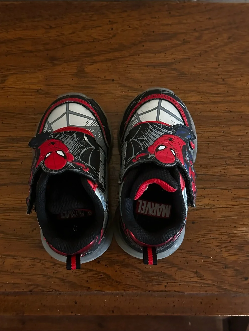 Marvel SpiderMan Toddler Athletic Light-Up Sneakers with Hook & Loop Strap sz 5